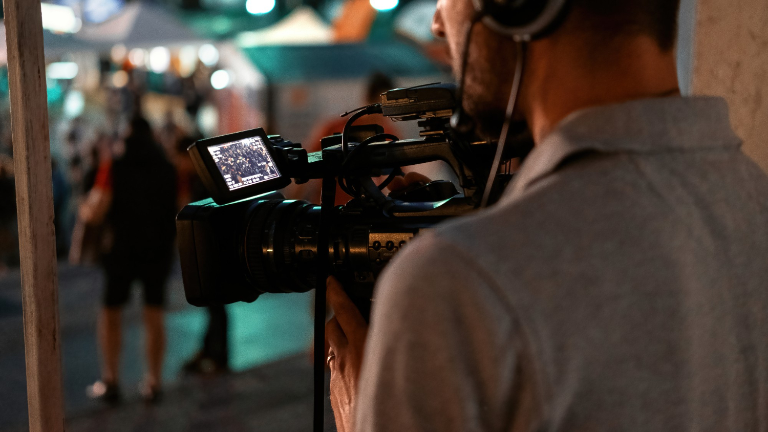 How to understand whether you need both a photographer and a videographer for an event?
